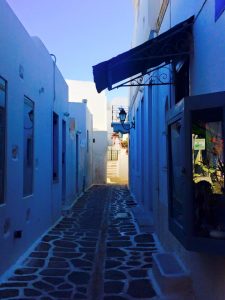 Discover-the-Island-of-Paros-Greece-what-to-do-see-and-eat_paros_naoussa_fishing-village_travel-blog_travel-guide_svadore_parikia main town